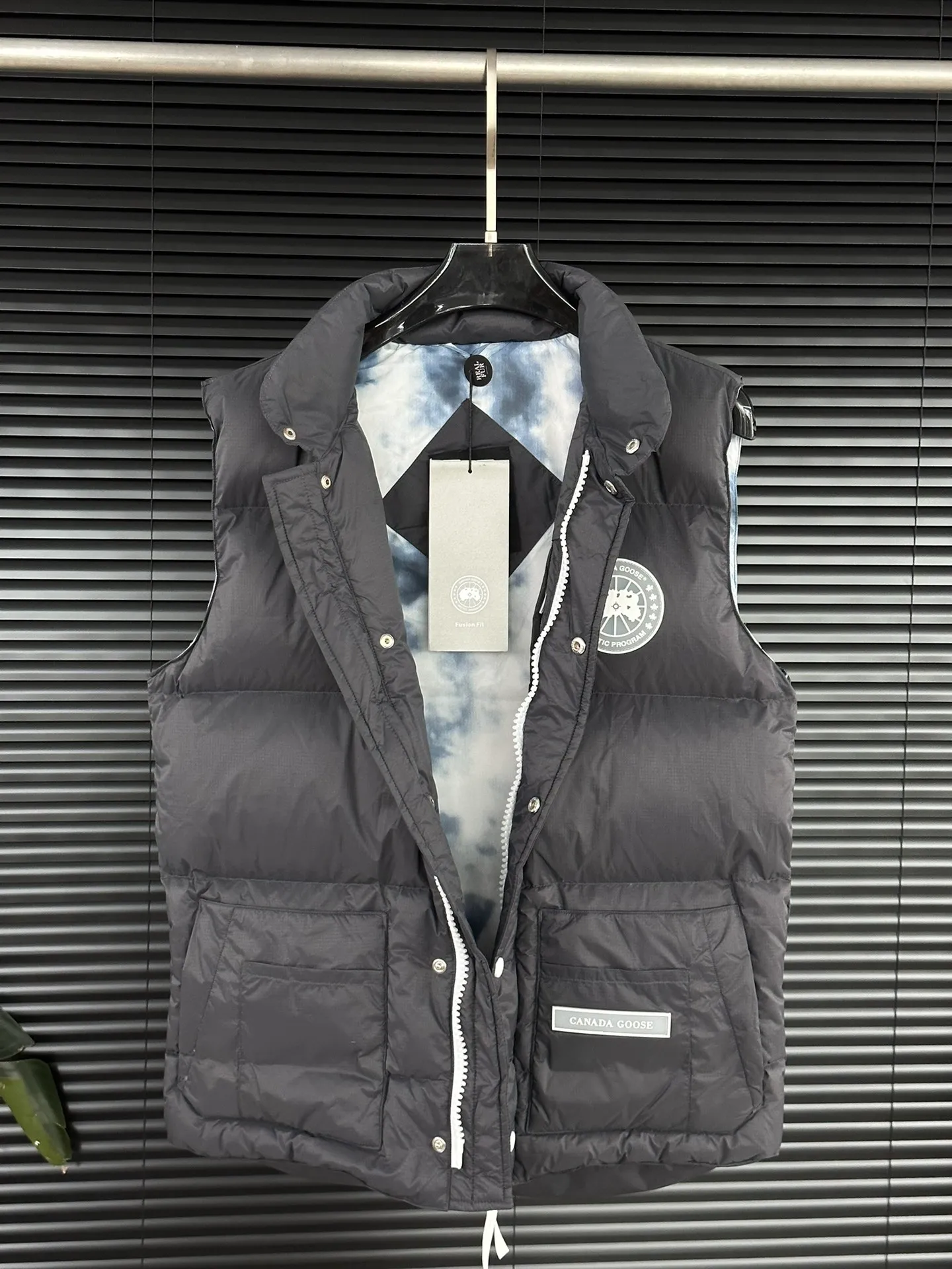 P400 【𝗖𝗮𝗻𝗮𝗱𝗮𝗴𝗼𝗼𝘀𝗲】/Canada Goose/White Label Glacier Down Vest/Graphite Gray